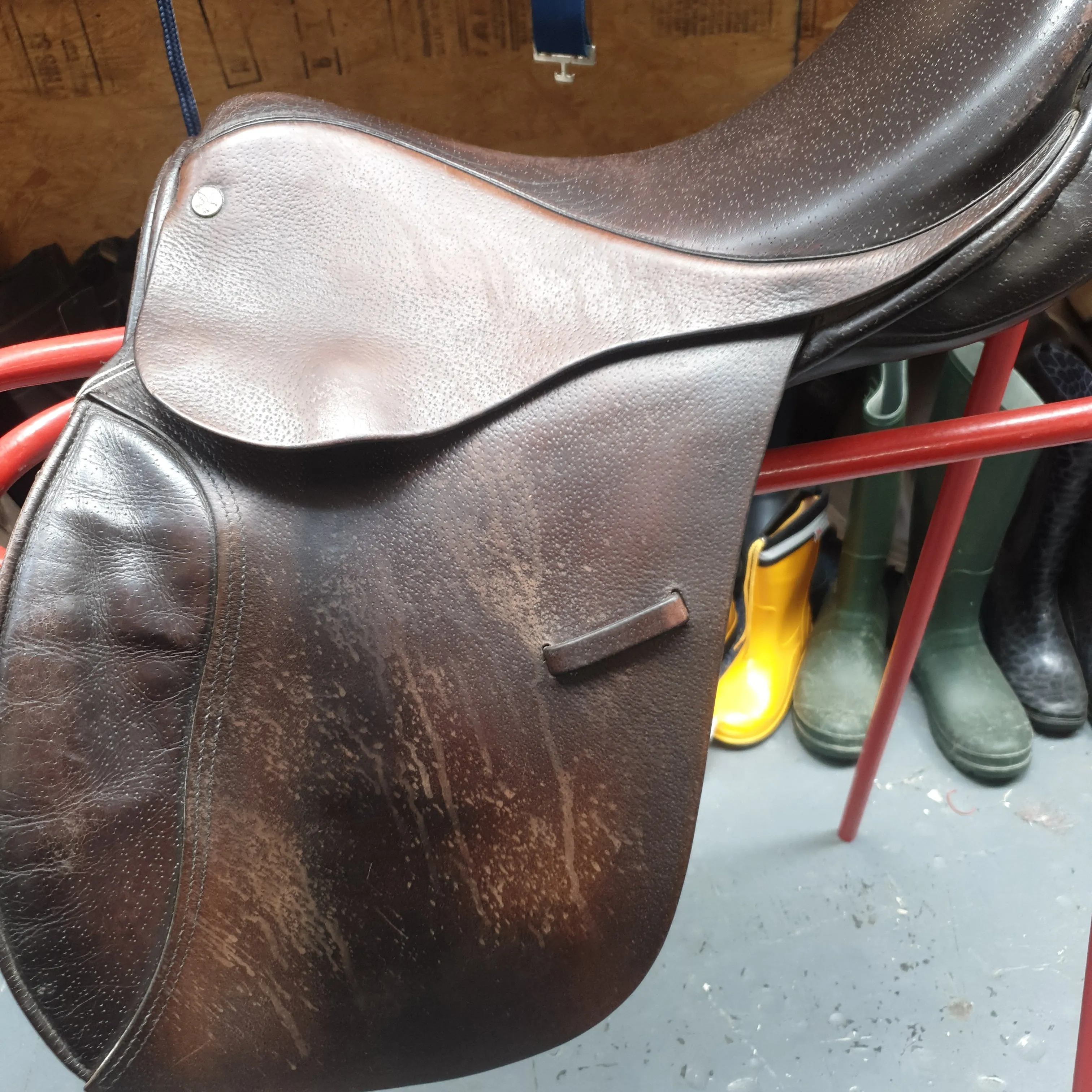 16" Falcon Brown Gp saddle stamped Wide