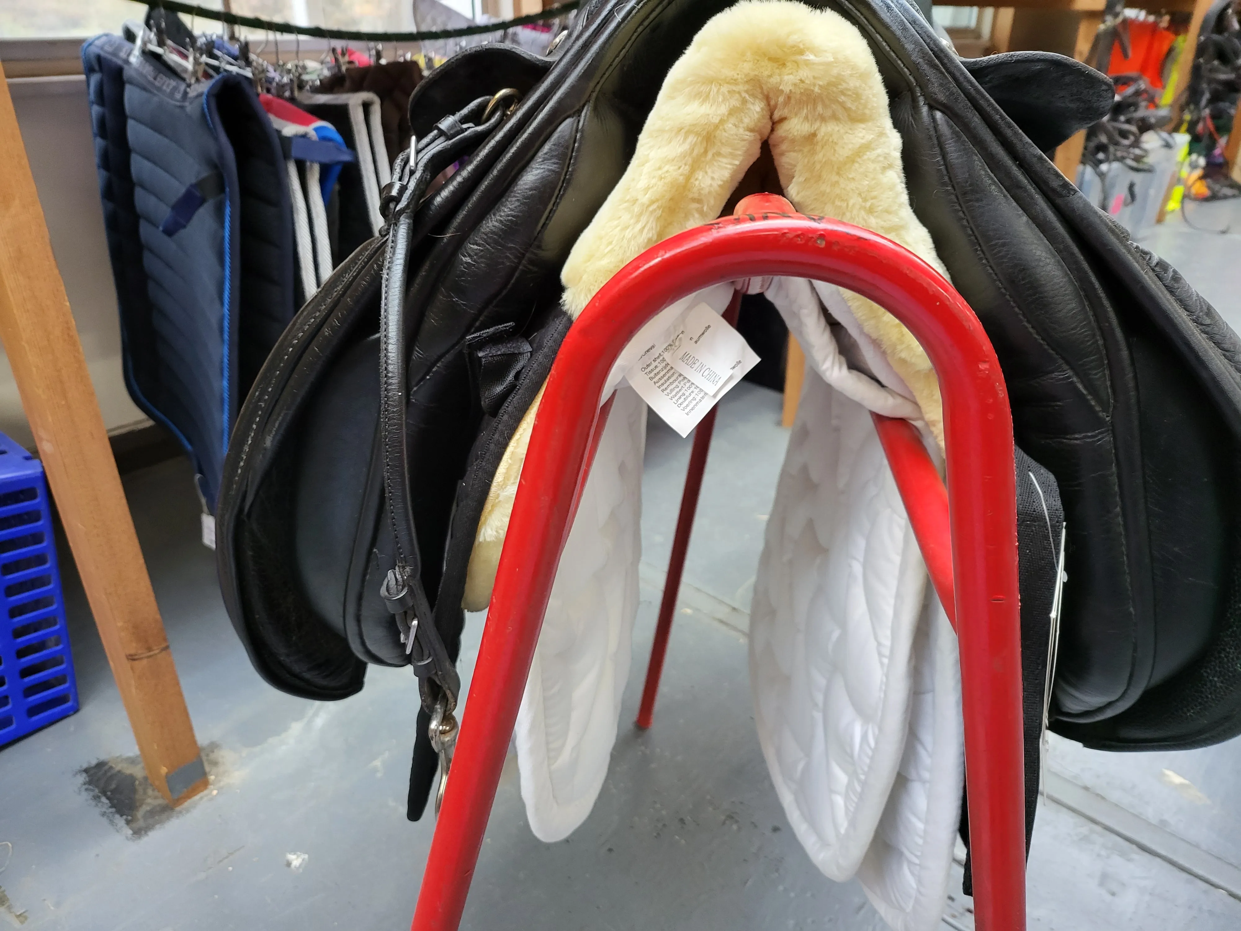 17.5" Black country saddle Wide