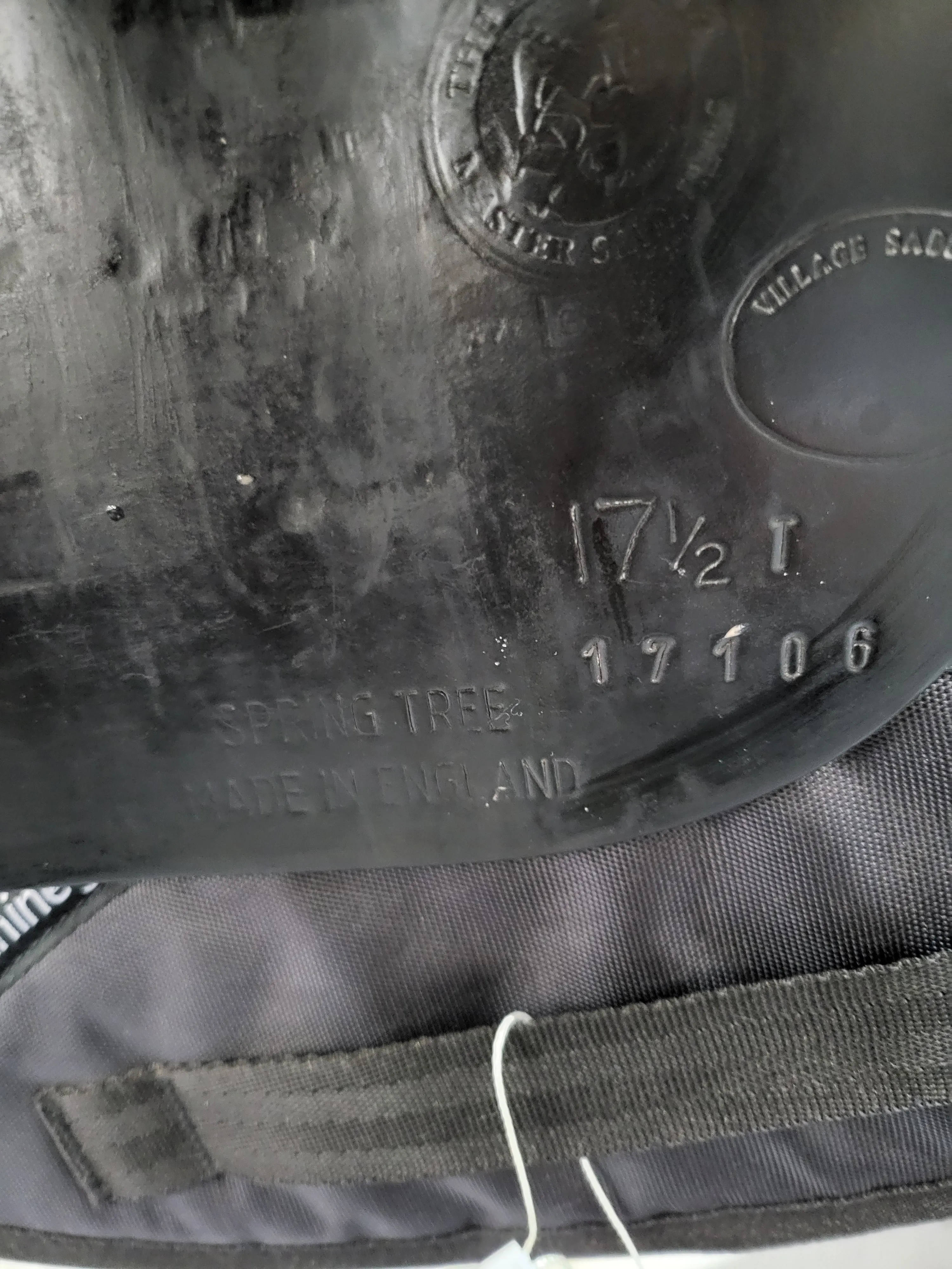 17.5" Black country saddle Wide