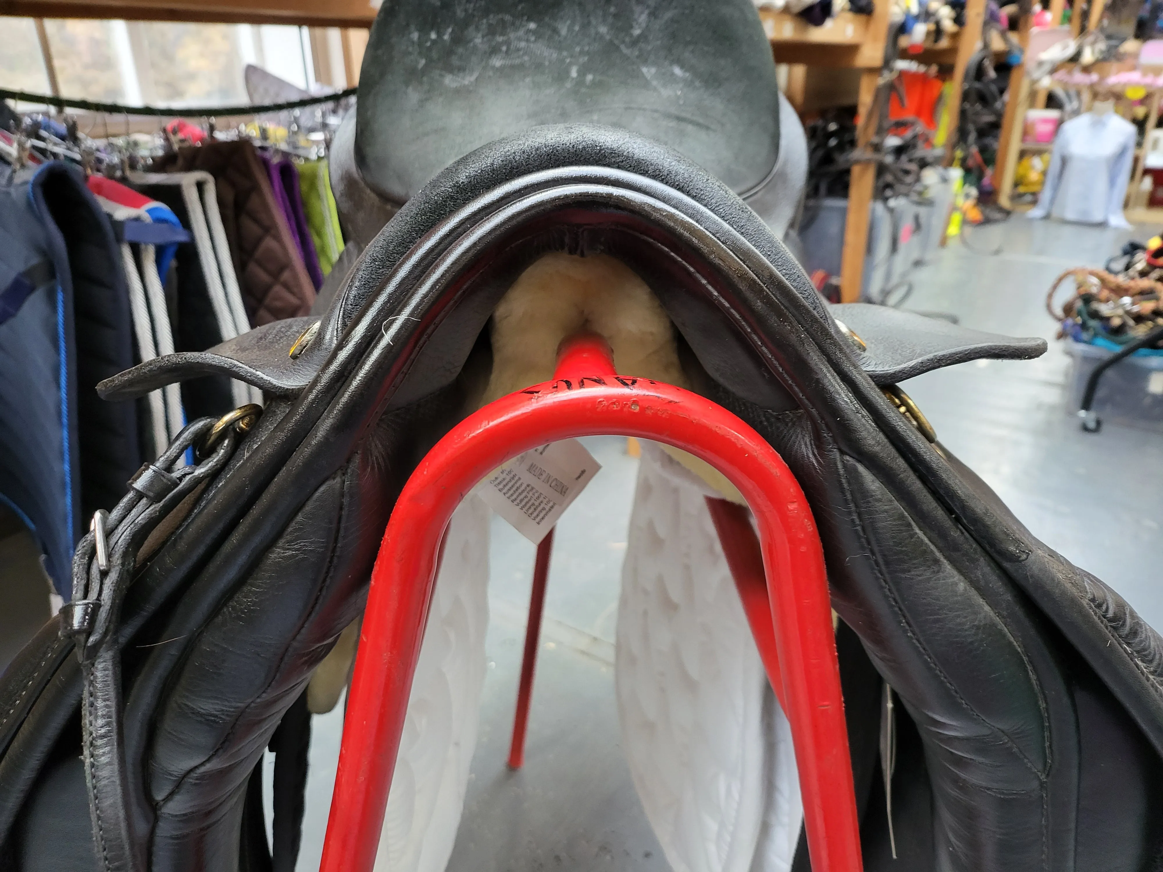 17.5" Black country saddle Wide