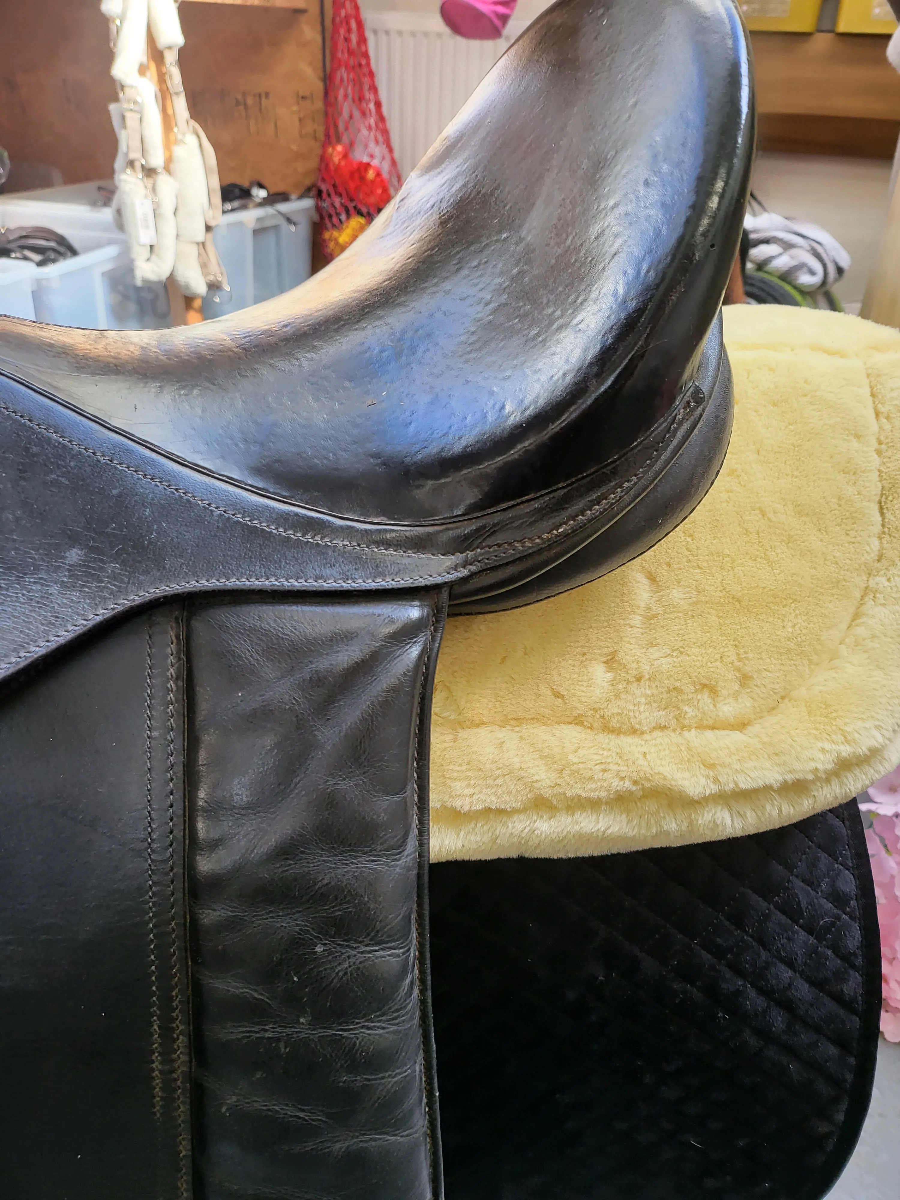 17" Black Wide Gallop saddle🔵