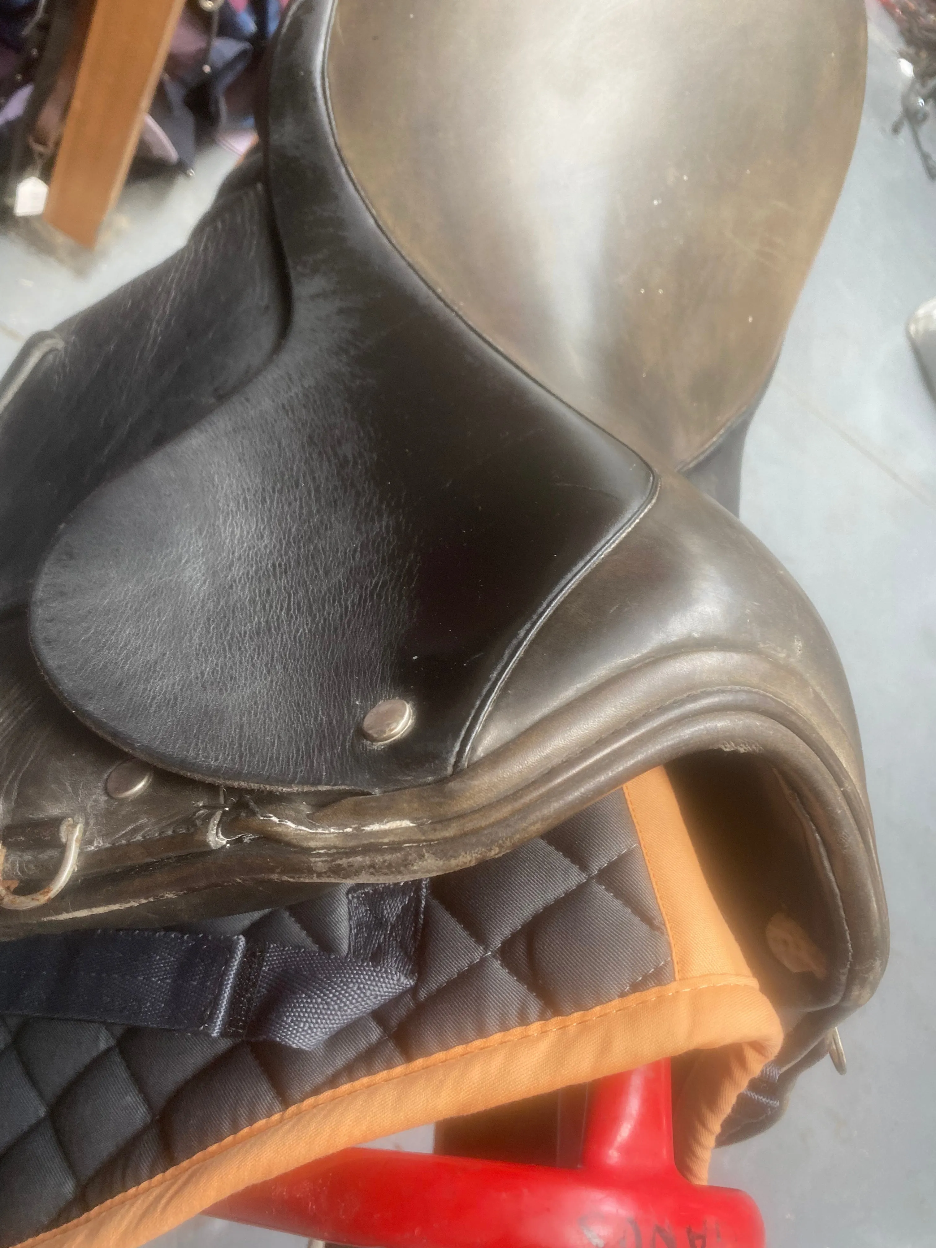 Black 2 tone working hunter cut saddle