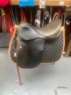 Black 2 tone working hunter cut saddle