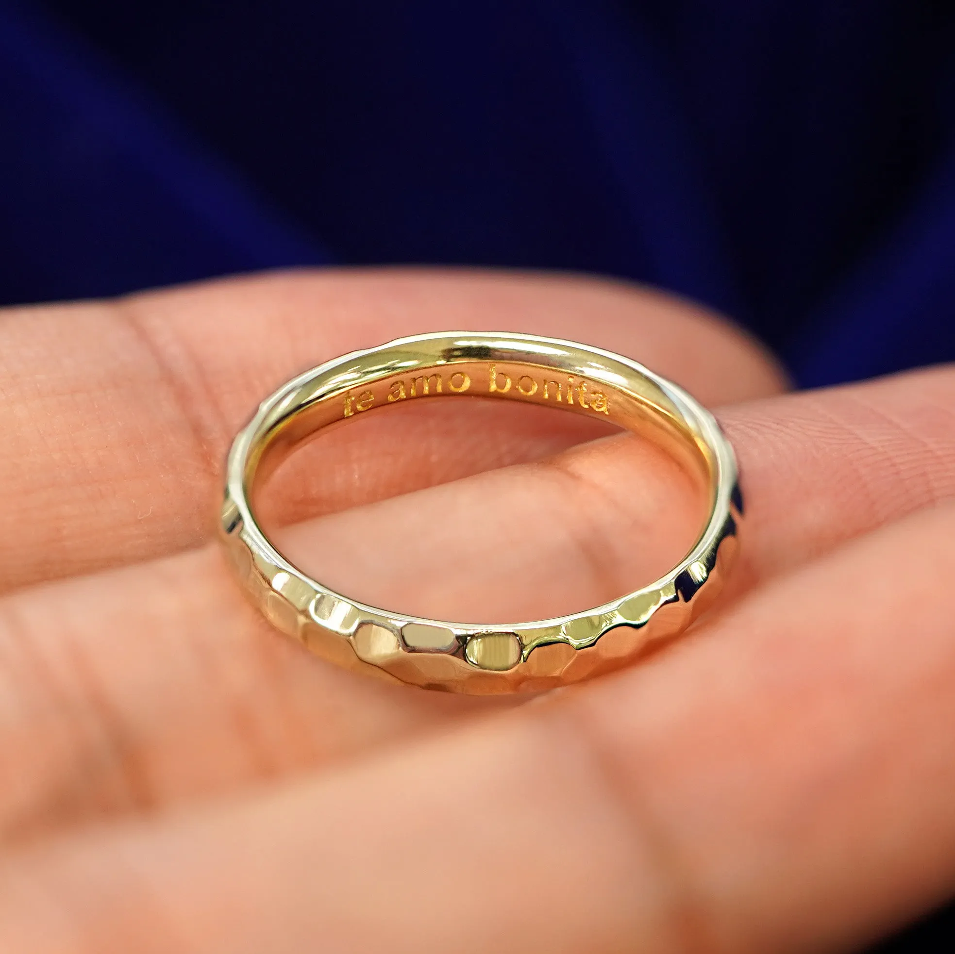 Curvy Hammered Band