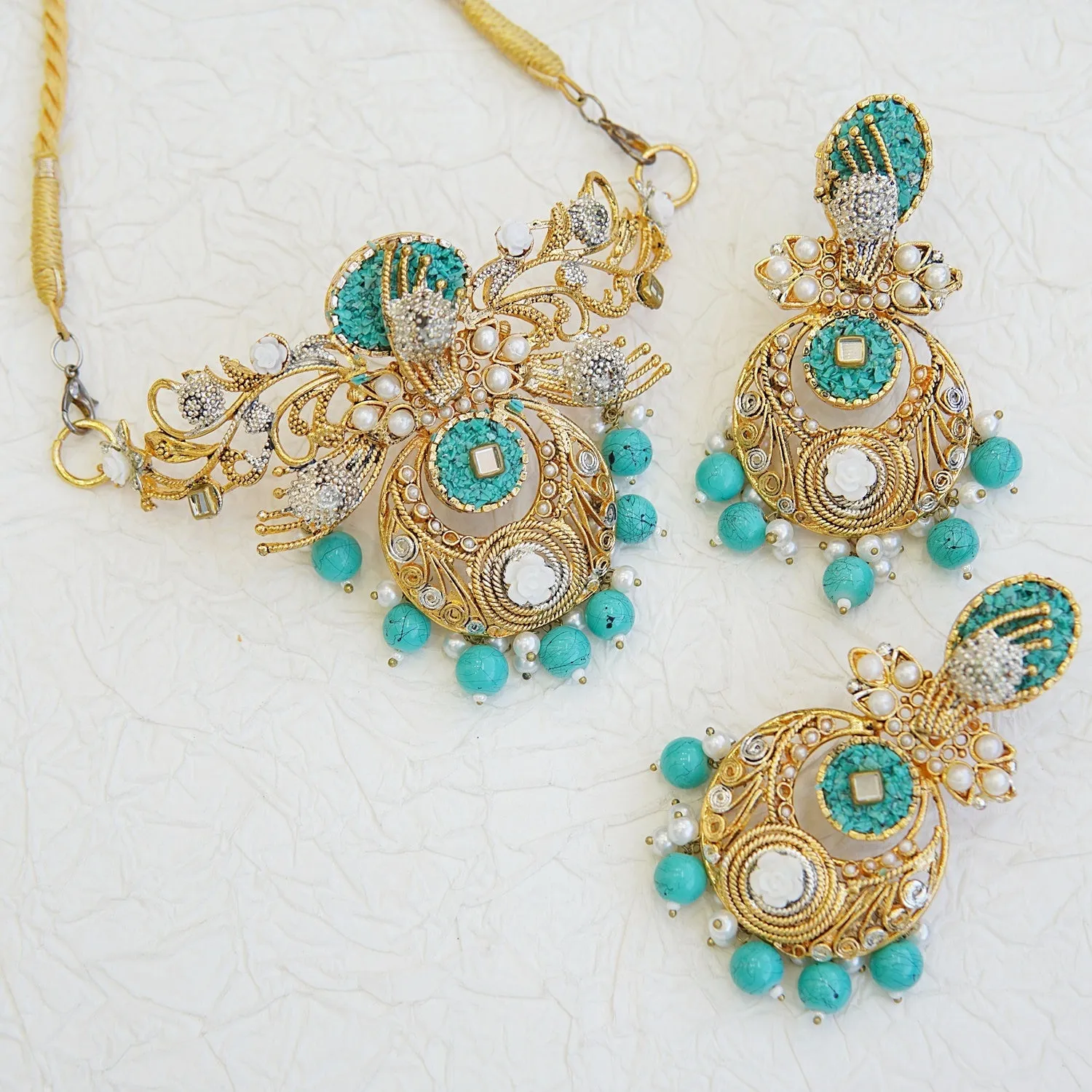 Handcrafted Crush Stone Collar Set