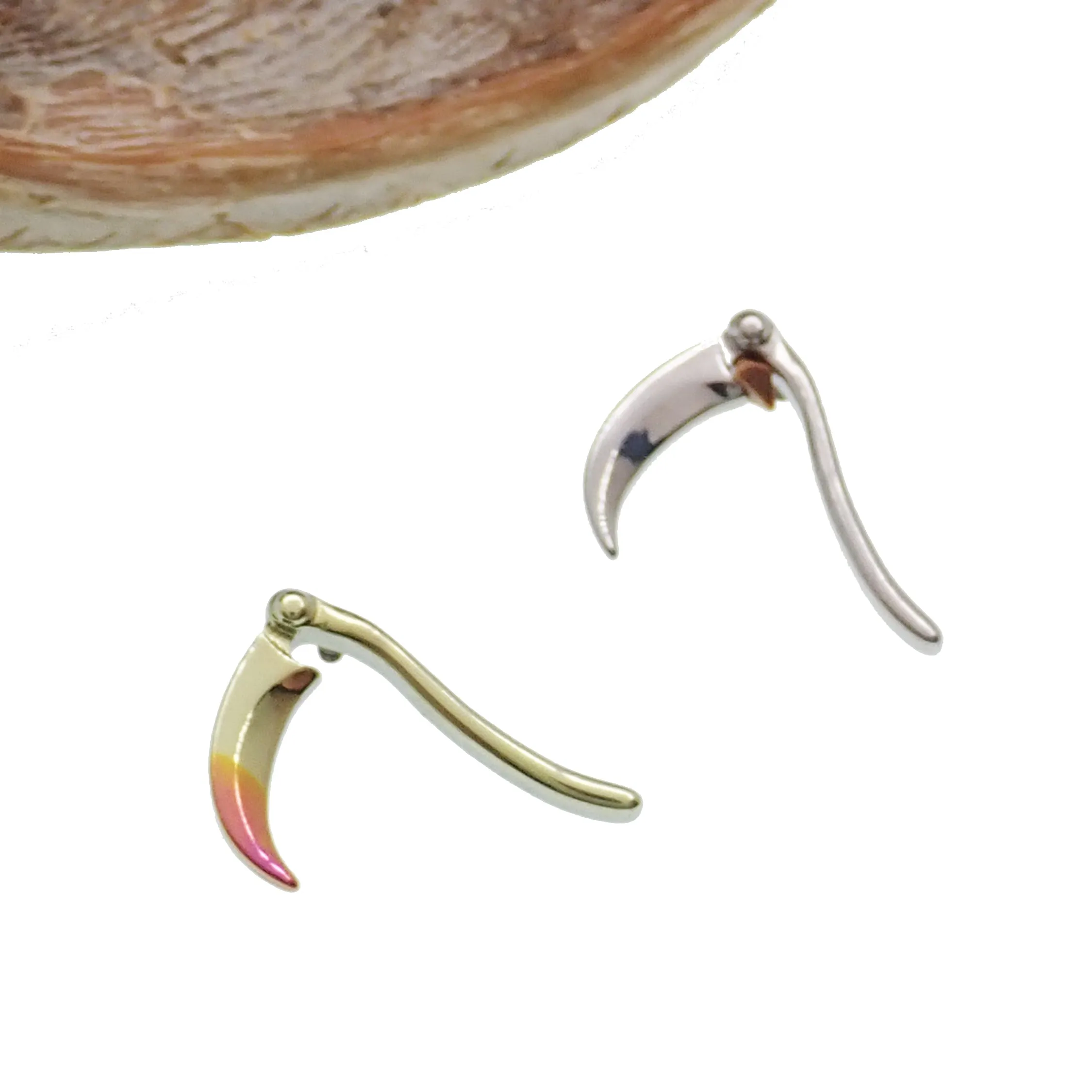 Internally Threaded SCYTHE Titanium Flatback Piercing