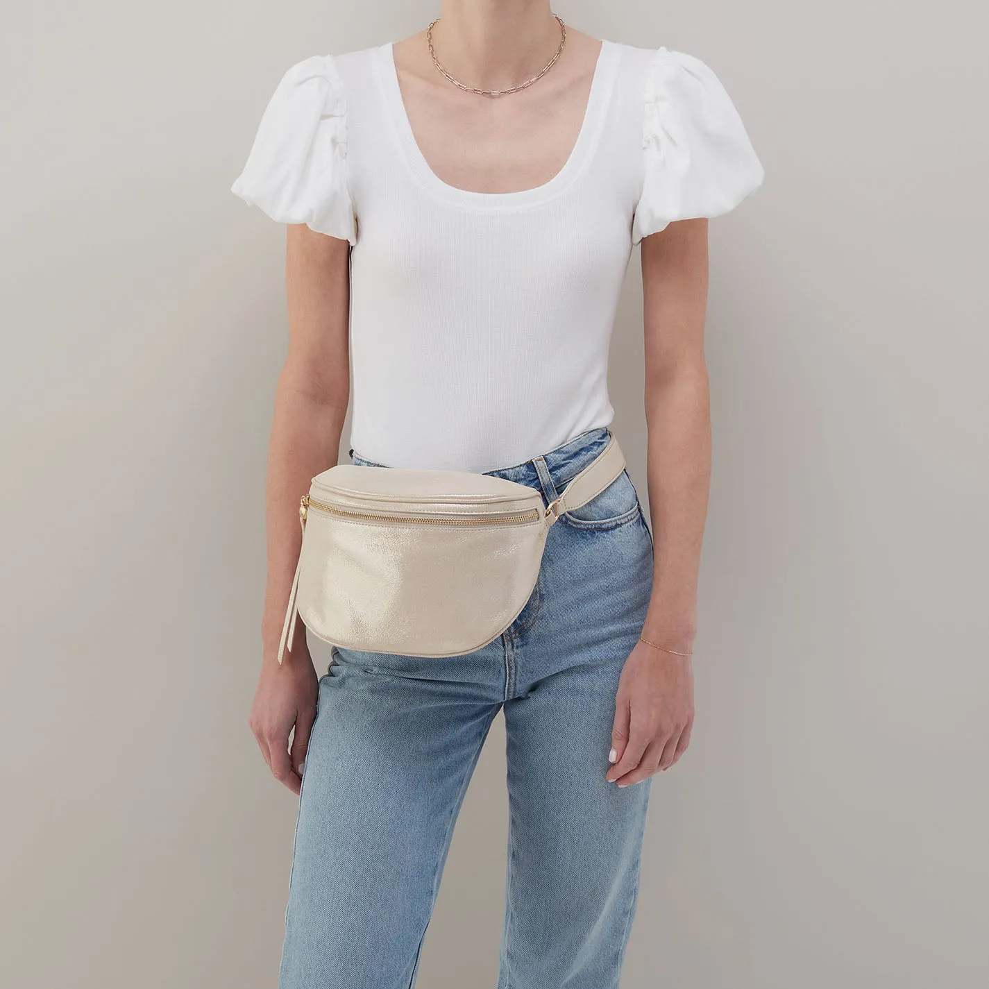 Juno Belt Bag In Metallic Leather - Sand Shimmer