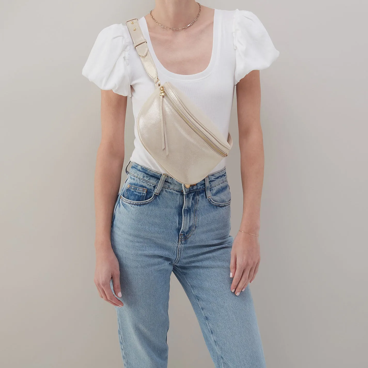Juno Belt Bag In Metallic Leather - Sand Shimmer