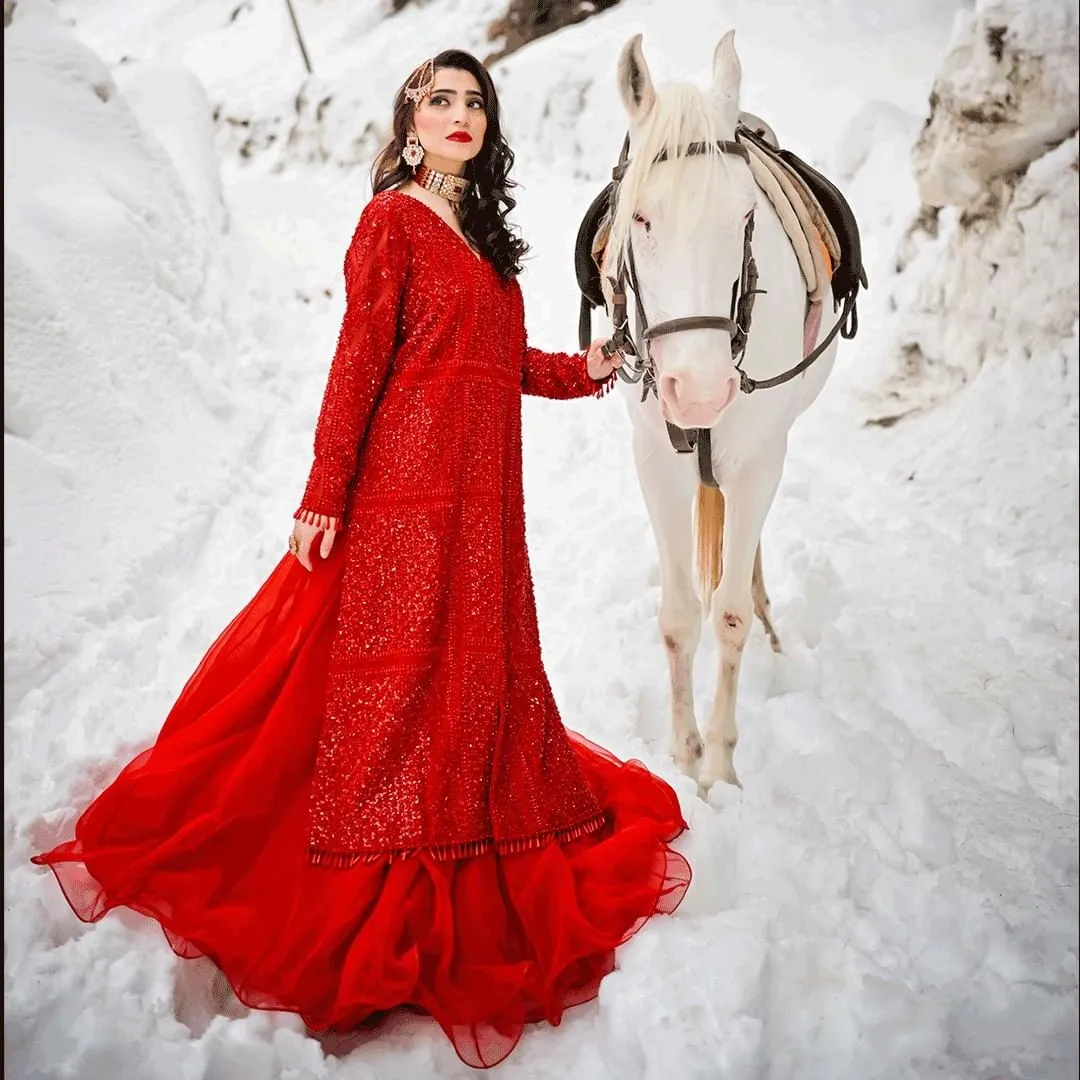 Latest Pakistani Bridal Red Lehenga Kameez Dress #BS900