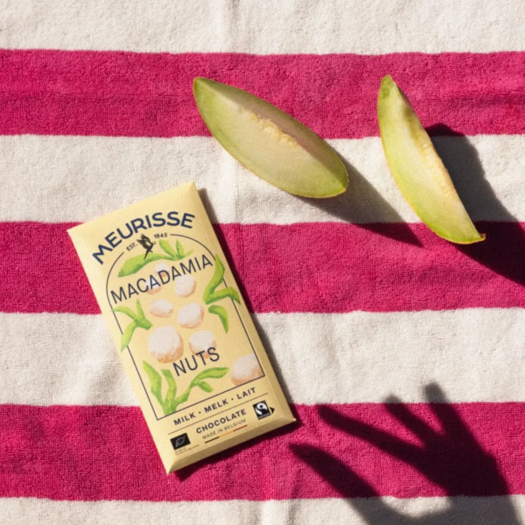 Macadamia Nuts 39% Milk Chocolate 15 x 100g