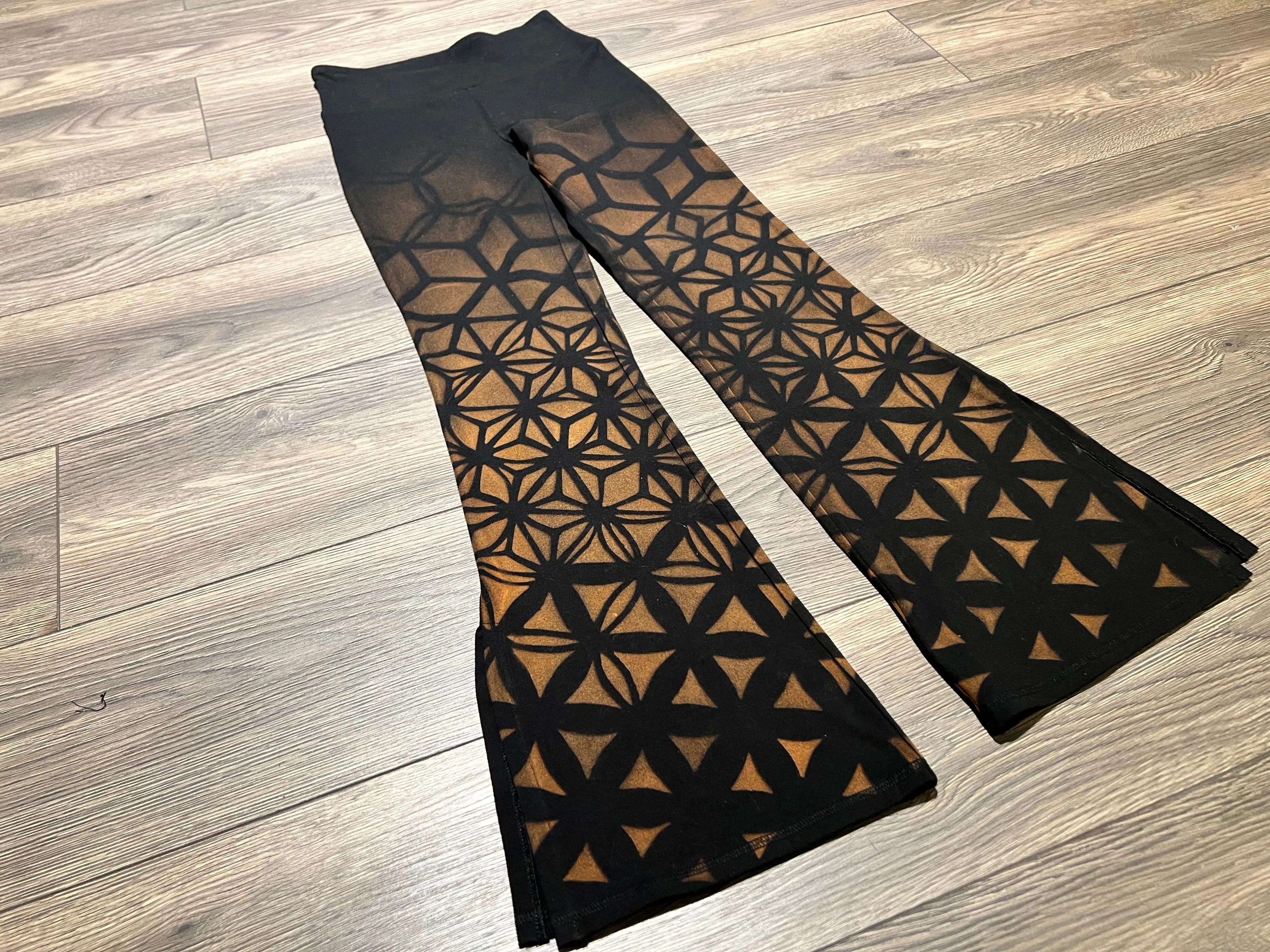 Morphing Fractals Bell Bottom Leggings