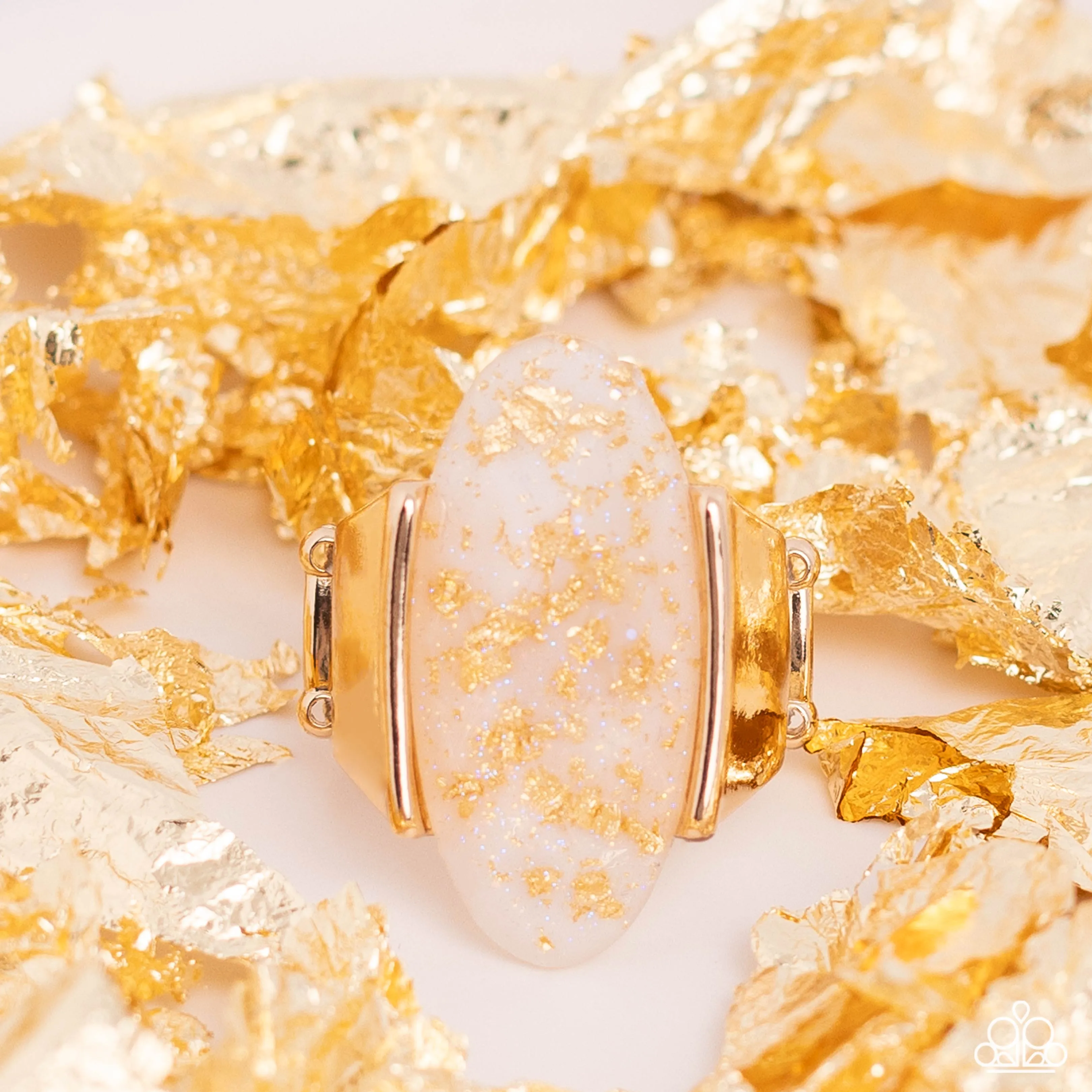 Paparazzi Shimmery Sovereign - White Ring