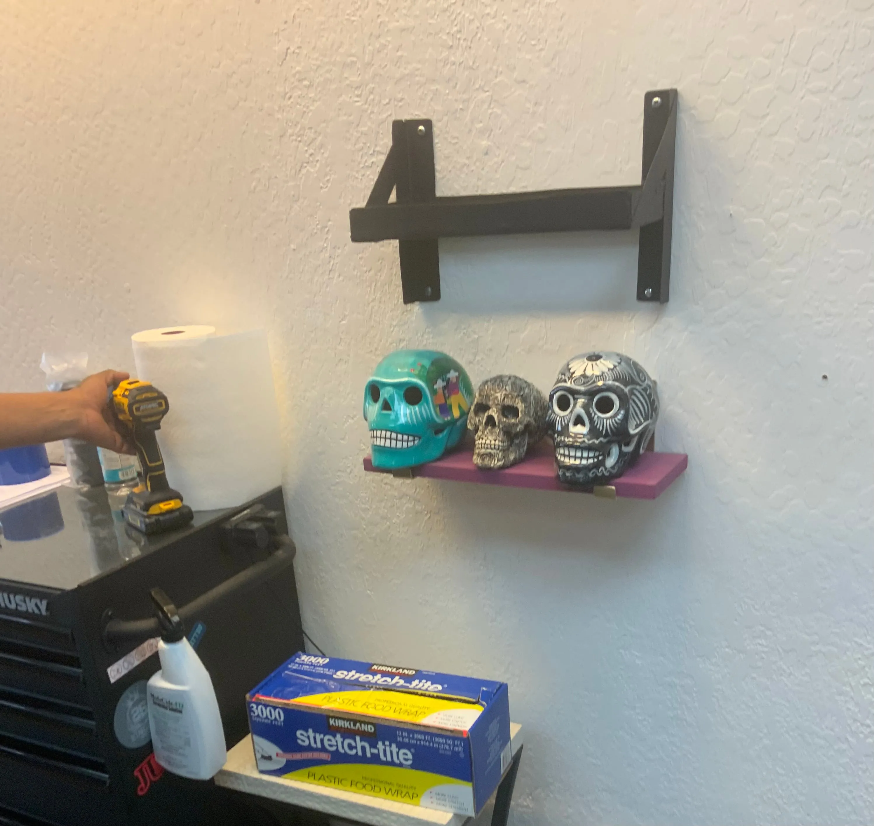 Plastic wrap holder