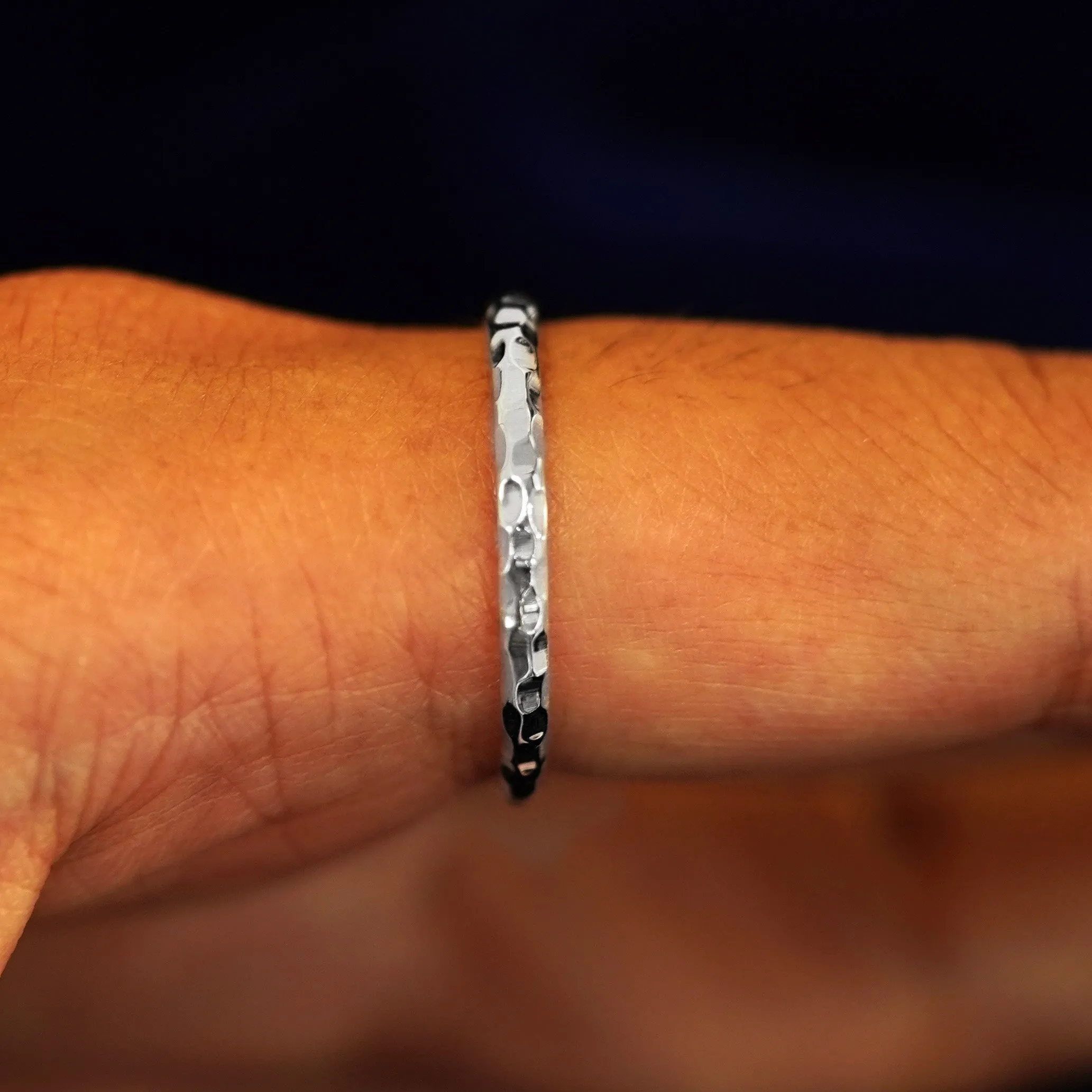 Platinum Curvy Hammered Band