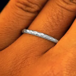 Platinum Curvy Hammered Band
