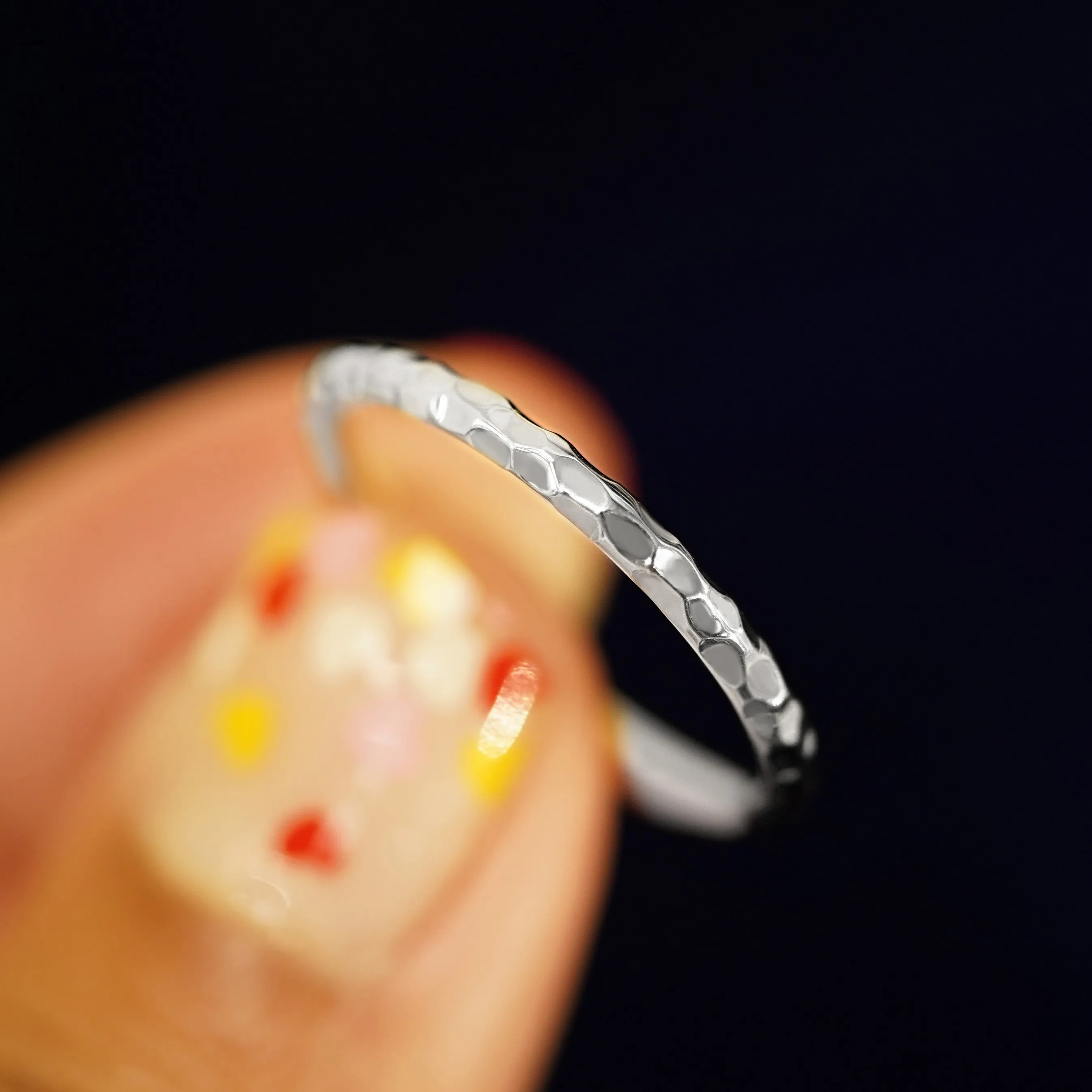 Platinum Curvy Hammered Band