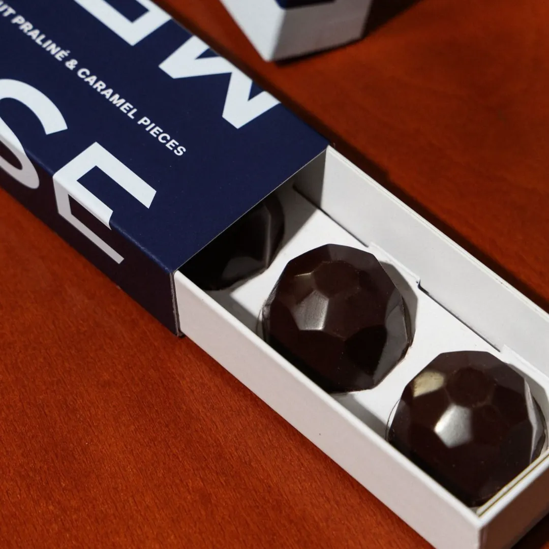 Pralines with Caramel 73% Dark Chocolate 10 x 75g