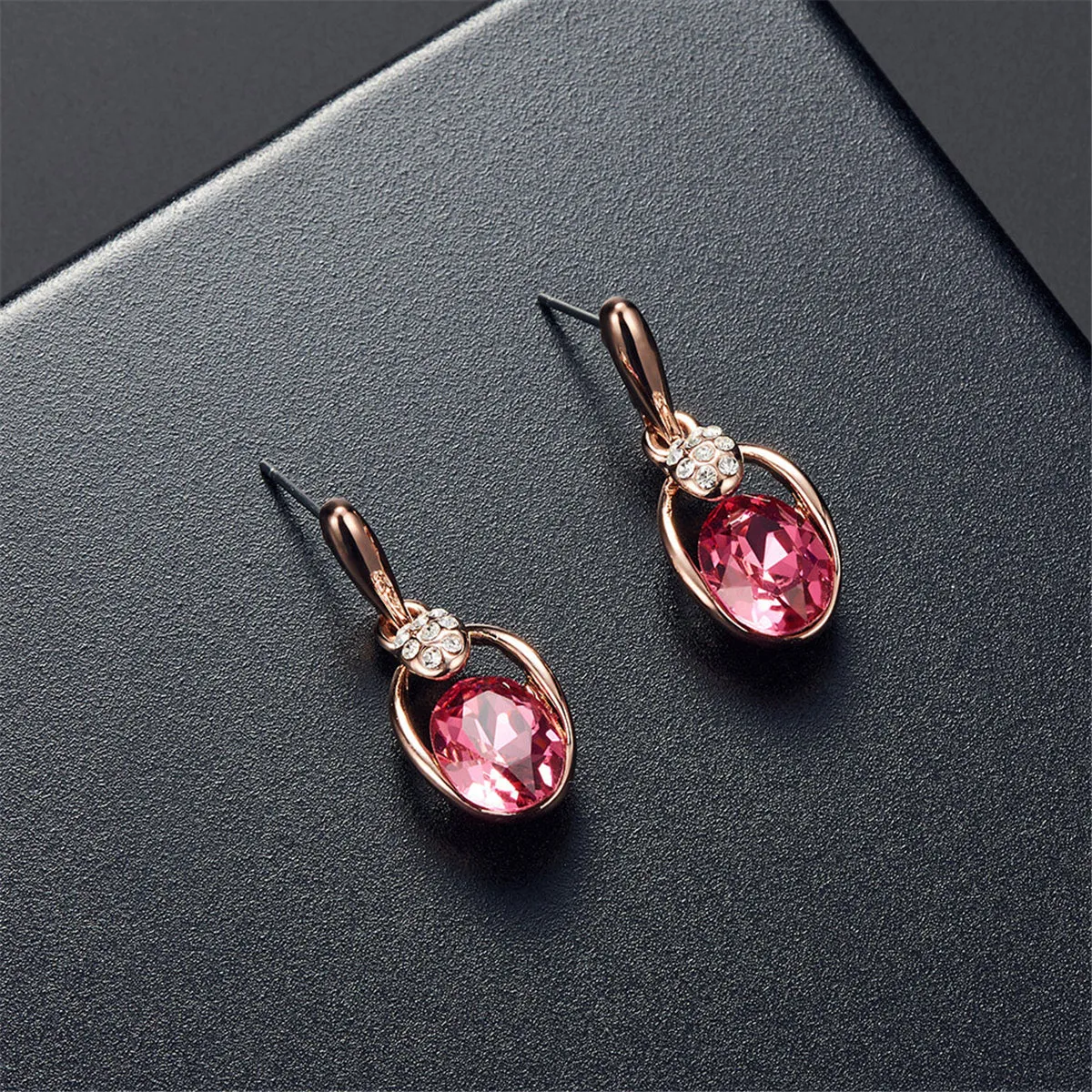 Red & White Cubic Zirconia Pendant Necklace & Drop Earrings