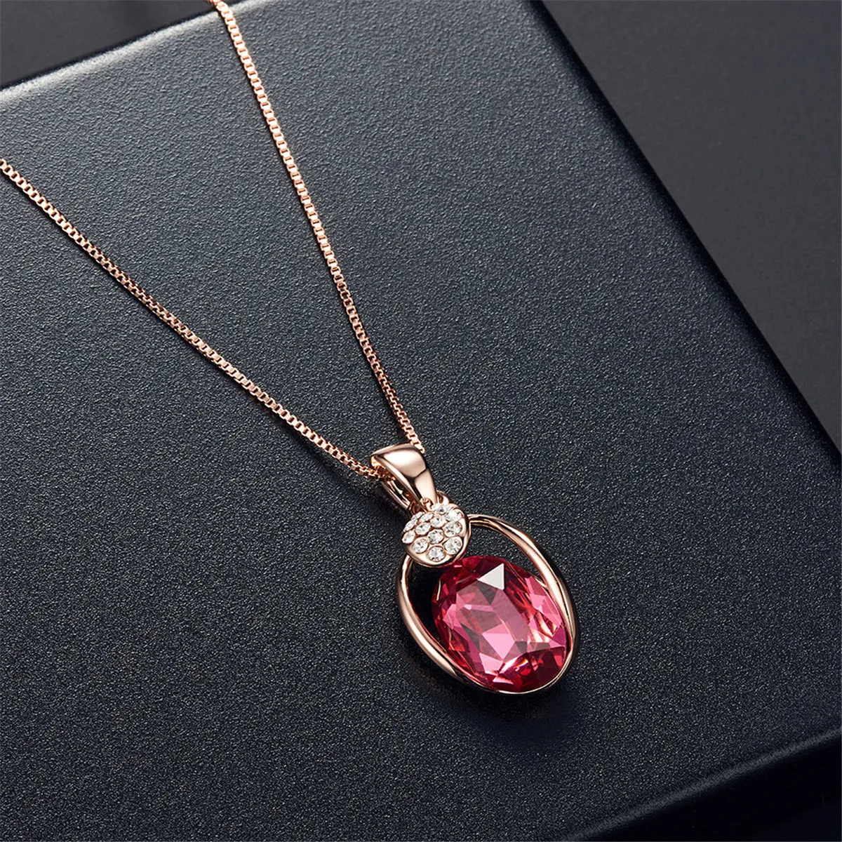 Red & White Cubic Zirconia Pendant Necklace & Drop Earrings