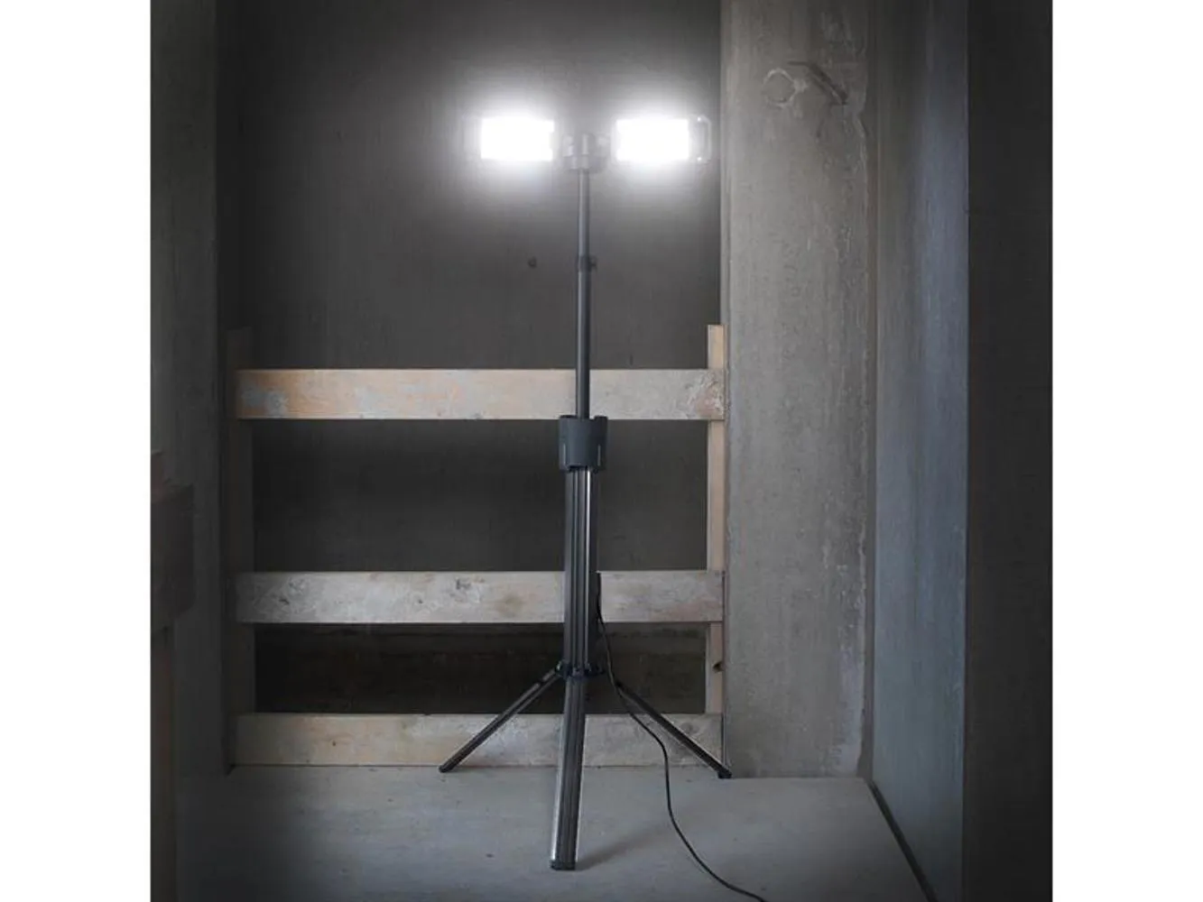 Scangrip Tower 5 Connect Floodlight With Milwaukee Connect 18V Bare Unit