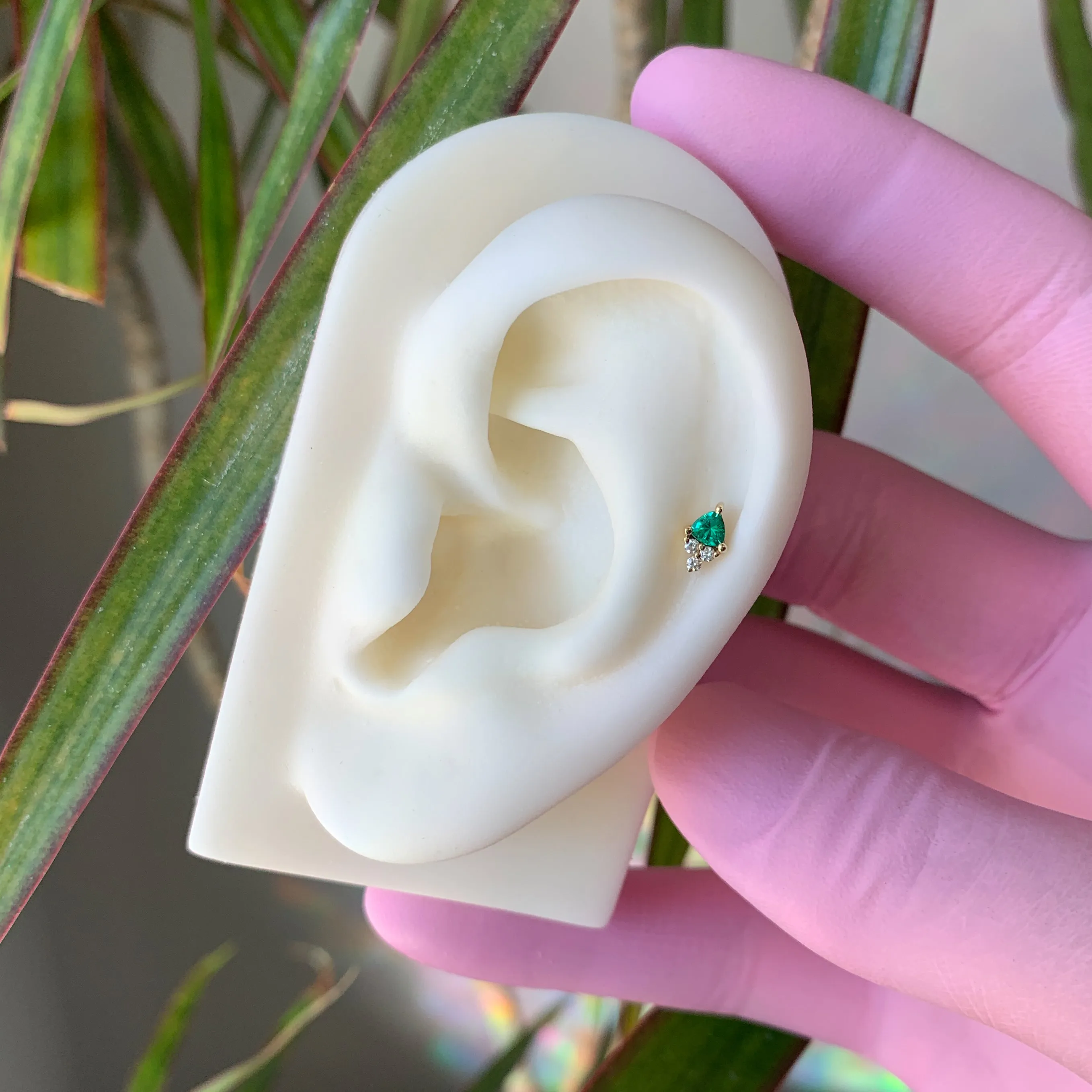 Tau with Emerald and Diamonds 18g/16g Threaded End