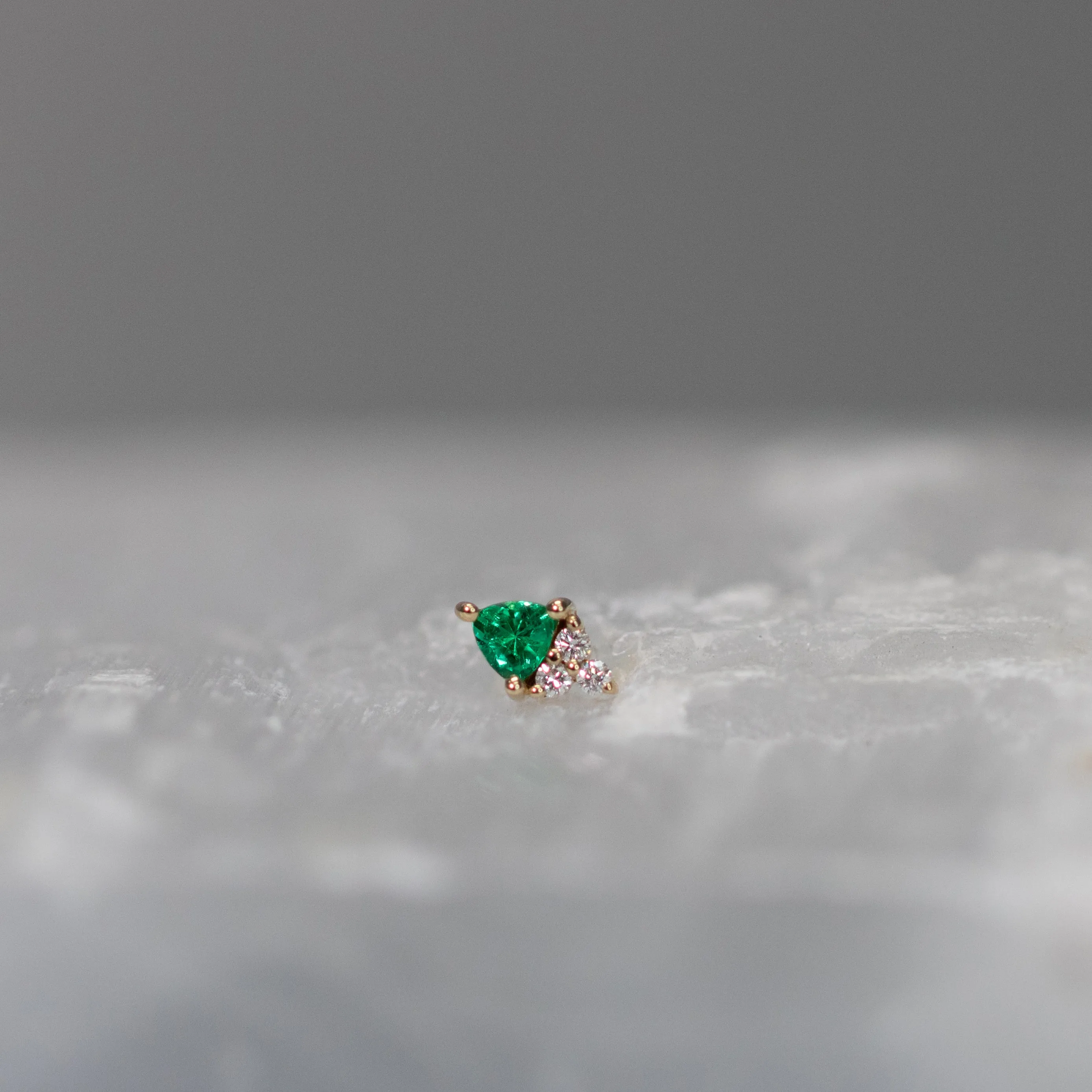 Tau with Emerald and Diamonds 18g/16g Threaded End