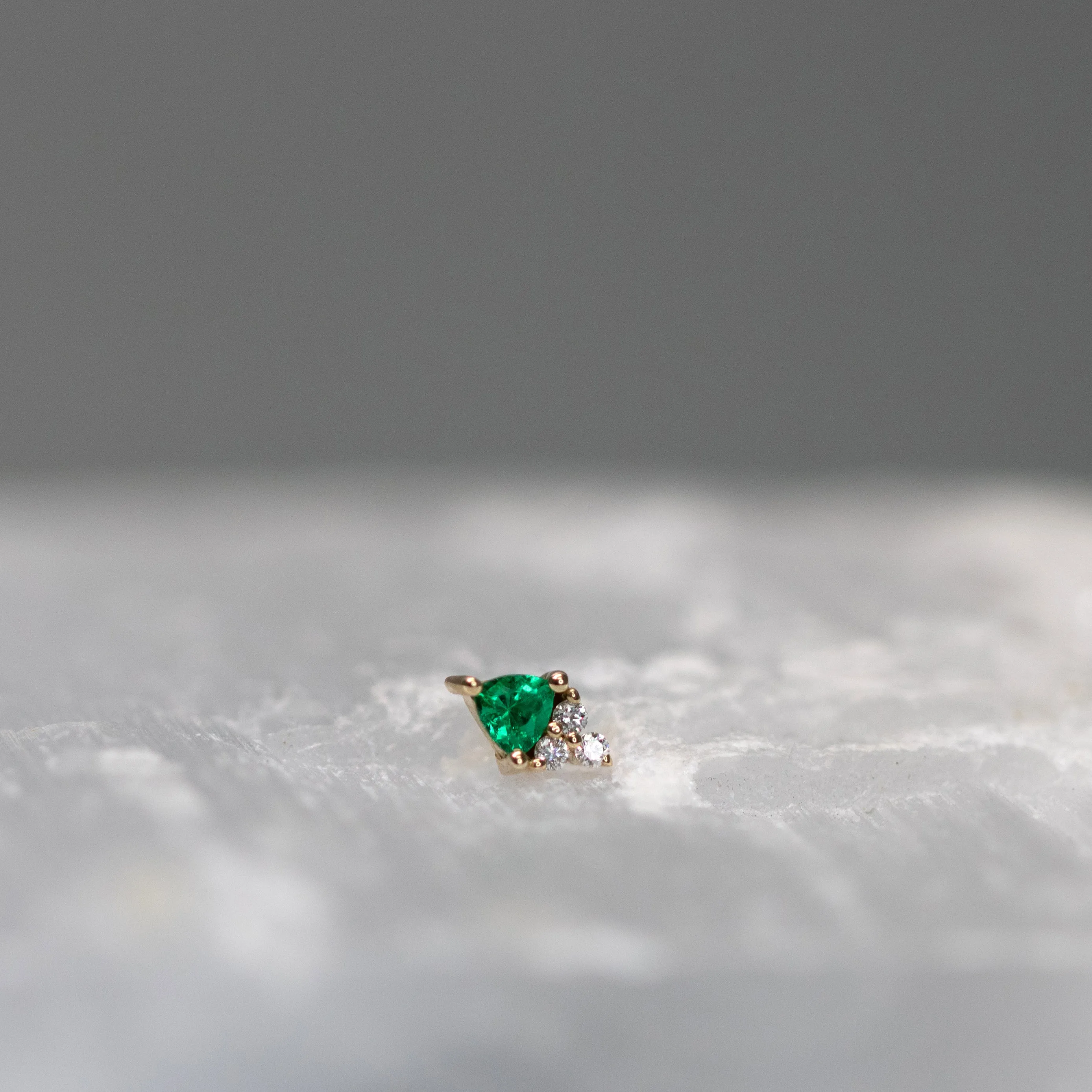 Tau with Emerald and Diamonds 18g/16g Threaded End
