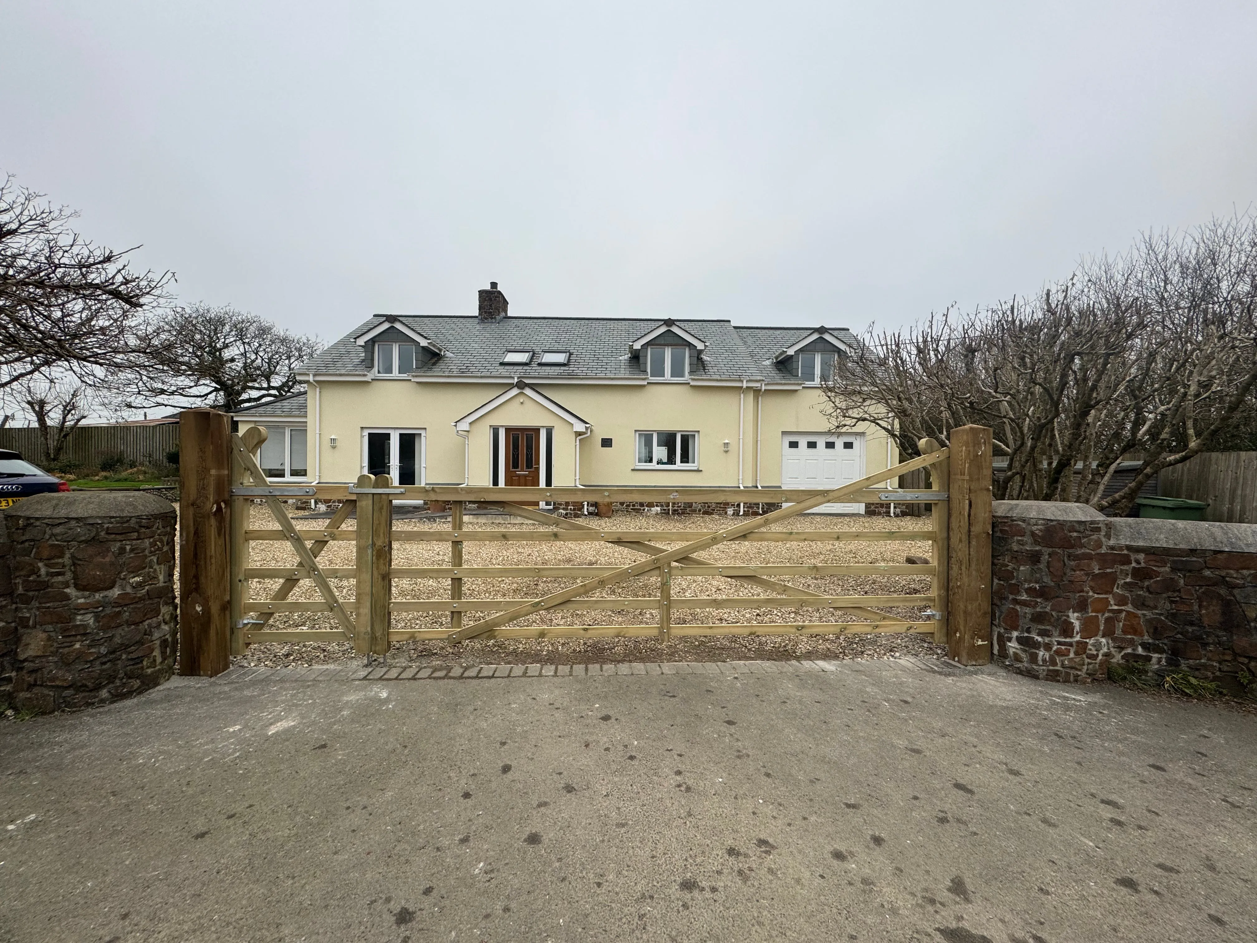 The Exbourne Curved Heel Planed Gate