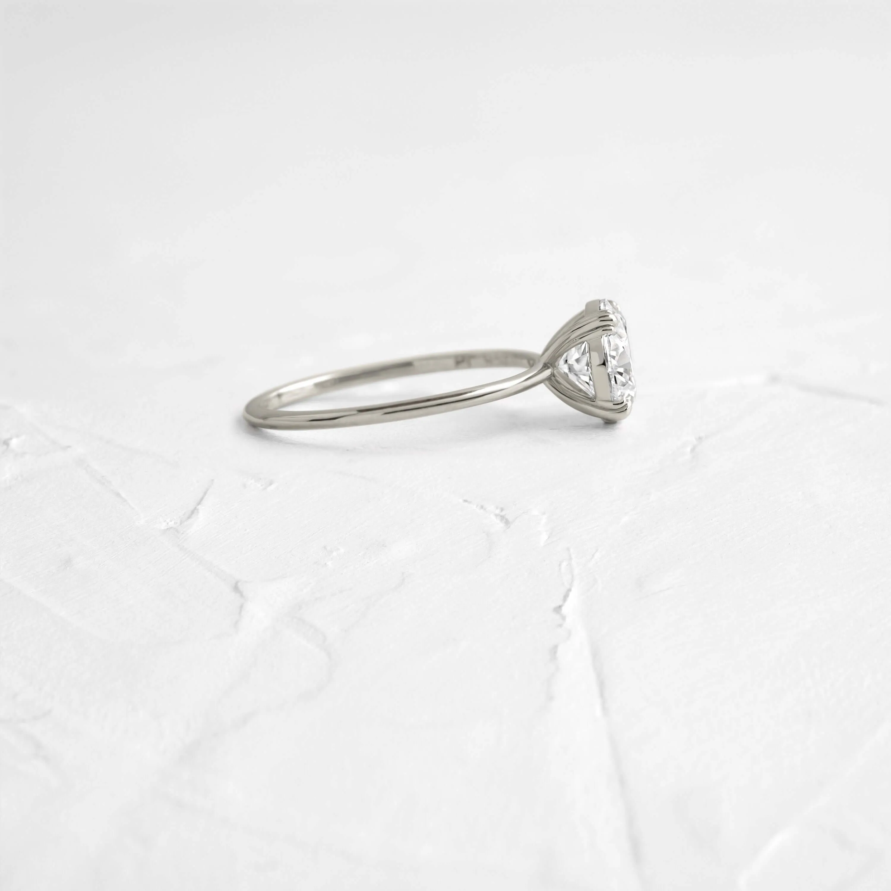 Threaded Ring, Round Cut