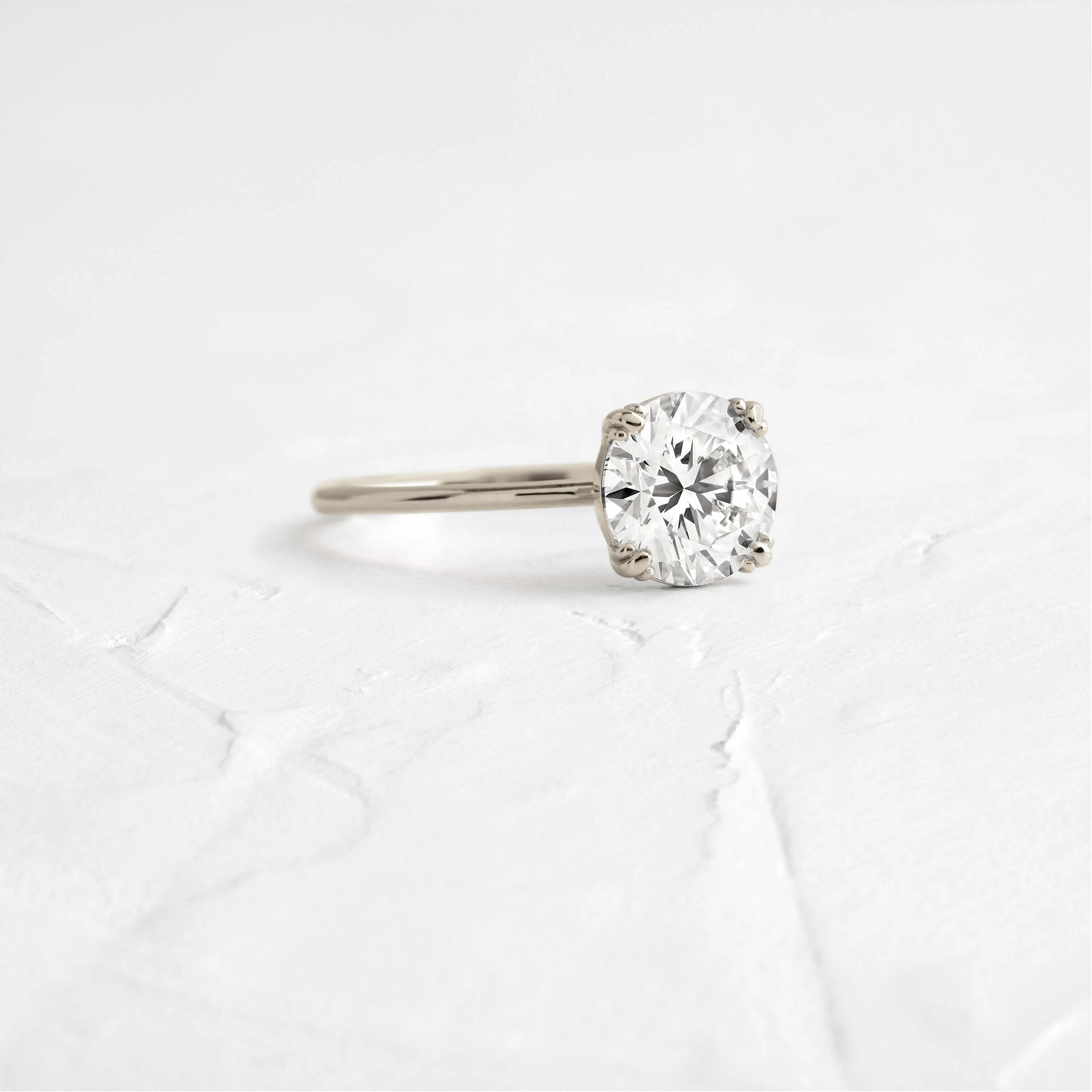 Threaded Ring, Round Cut