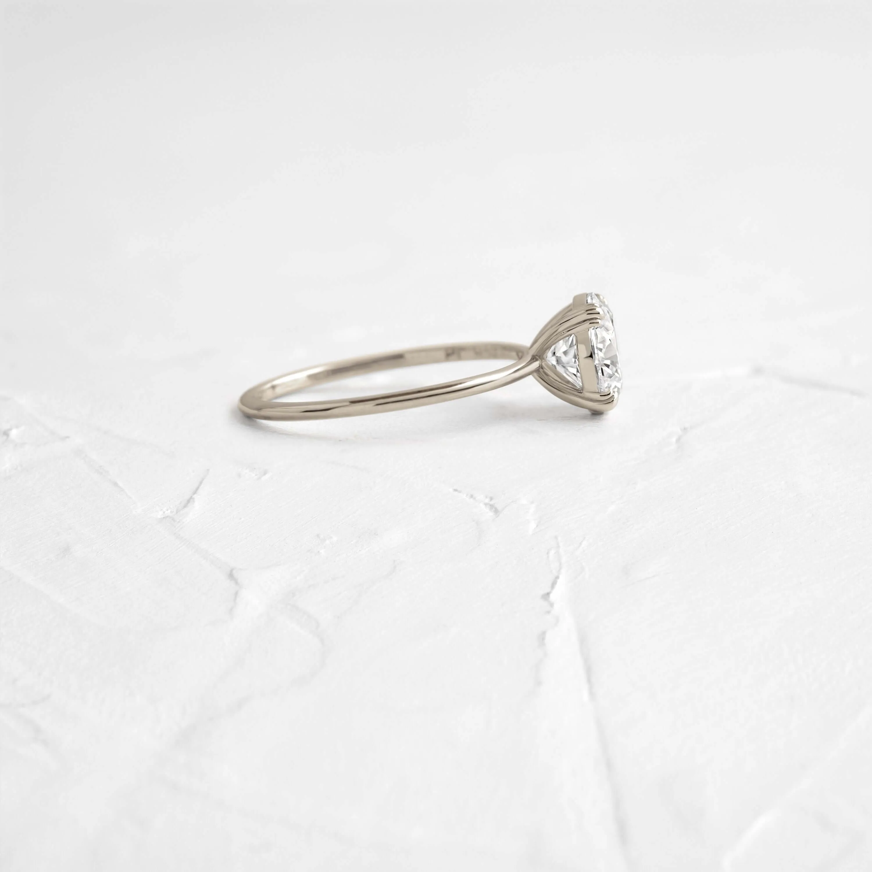 Threaded Ring, Round Cut