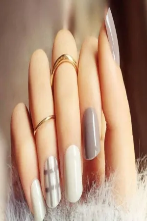 White And Gray checkered Short Square Press On Nails Kit