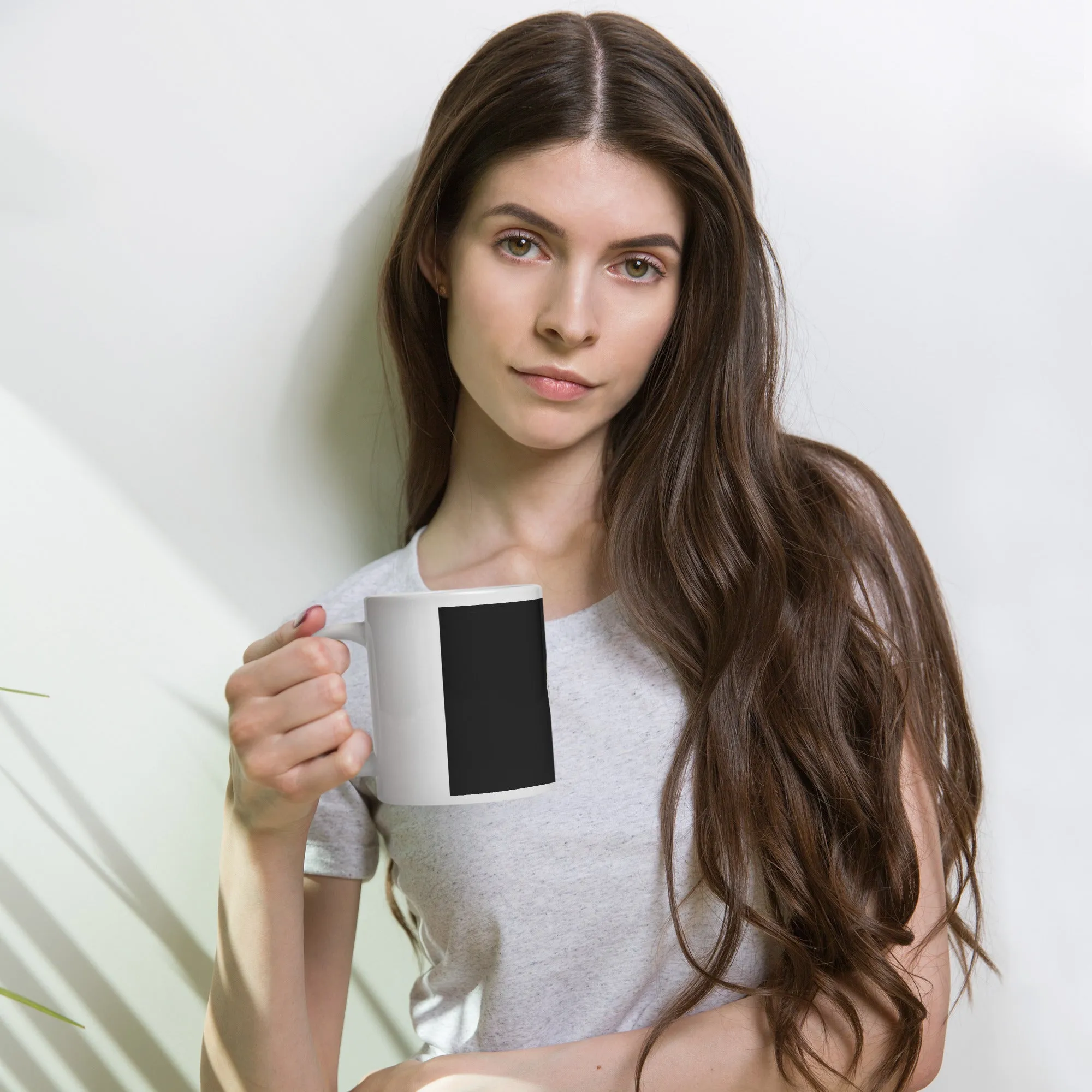 White glossy mug snow skull