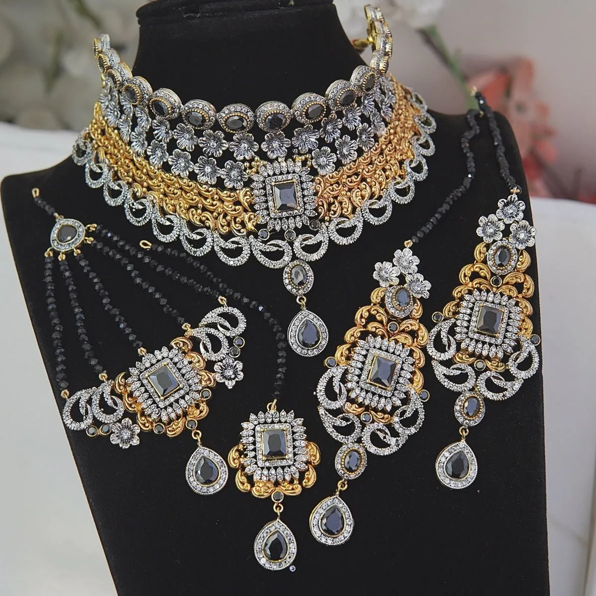 Zircones Handcrafted Brides Collar Set